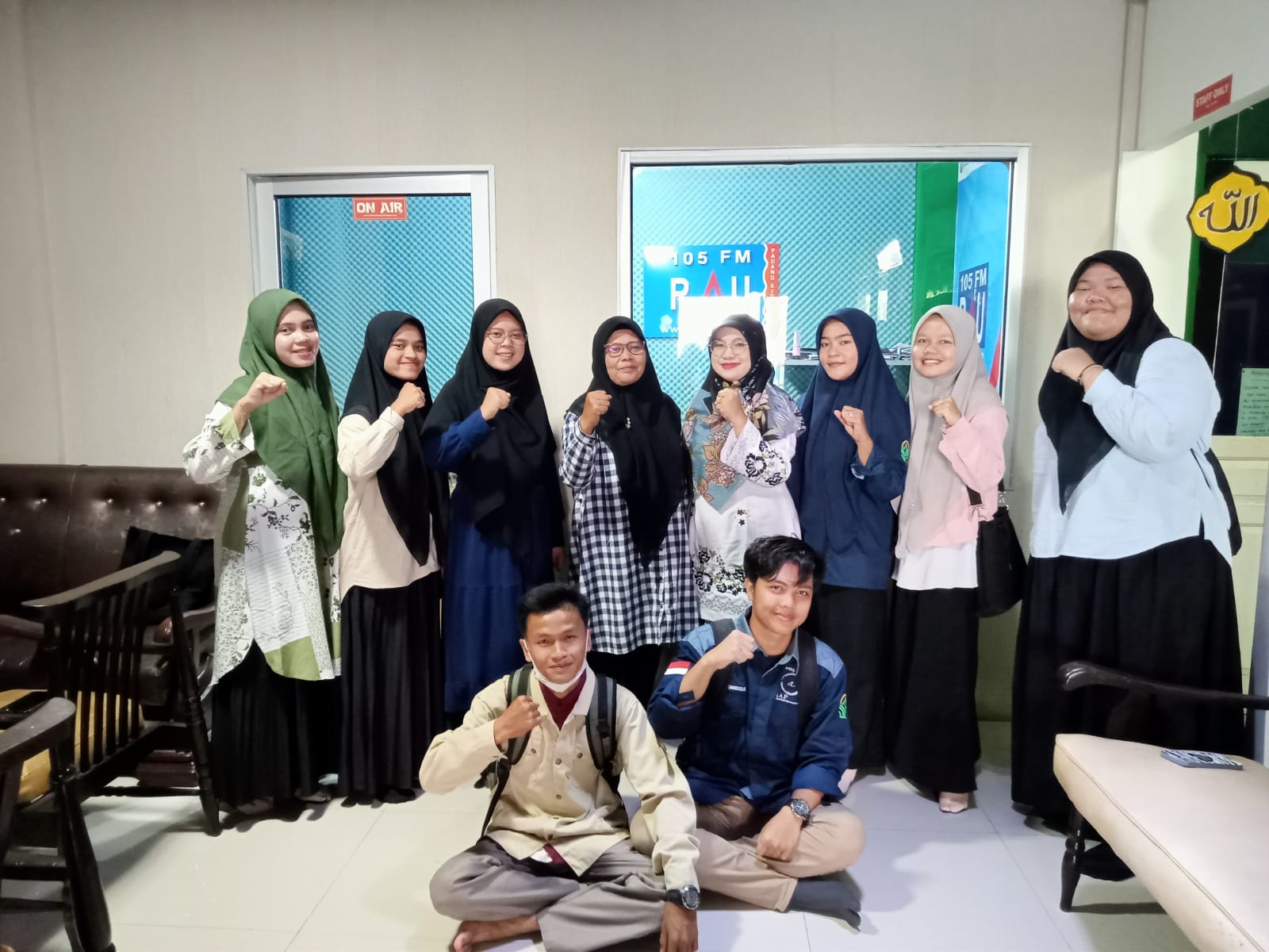 Meningkatkan Kemampuan Mahasiswa/i FDIK UIN SYAHADA Padangsidimpuan Prodi KPI melaksanakan Praktek di 2 Radio