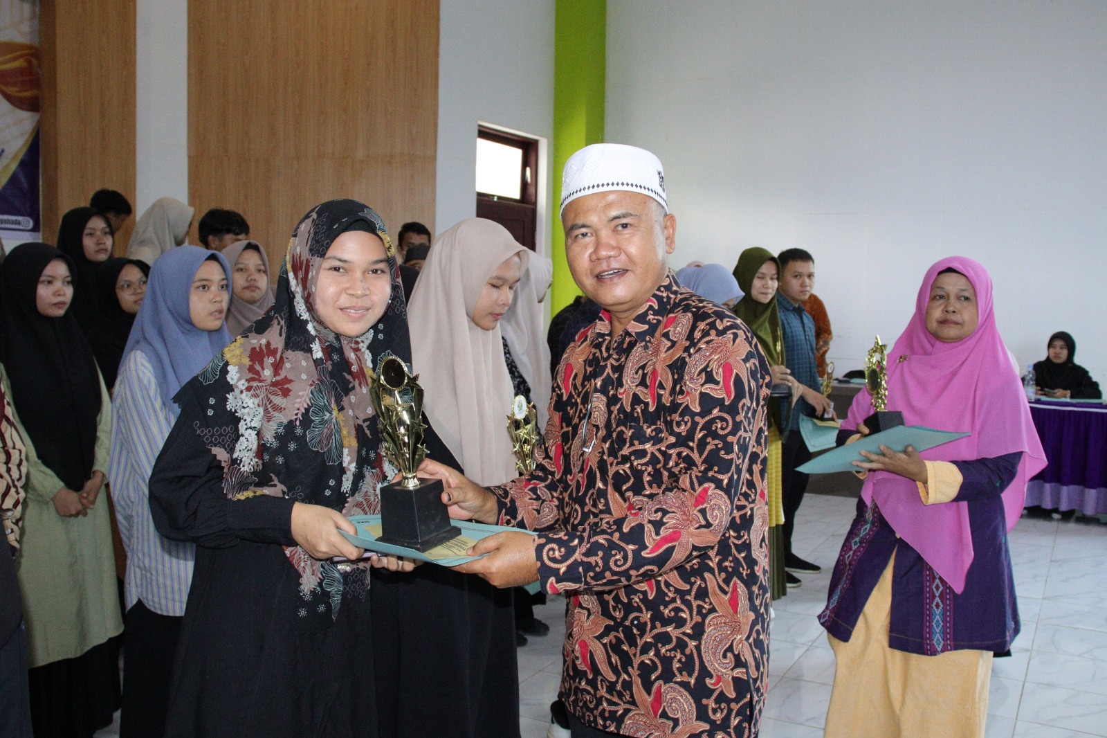 Mahasiswa MD Nur Sakinah Hasibuan Raih Prestasi Lomba News Broadcaster dalam Kompetisi Pekan Bahasa UIN Syahada Padangsidimpuan