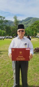 Dr. H. Armyn Hasibuan, M.Ag. Terima Tanda Kehormatan Satya Lencana Pengabdian 30 Tahun