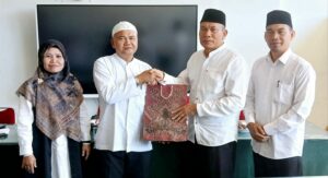 Fakultas Dakwah dan Ilmu Komunikasi Gelar Perpisahan Purnabakti Kabag TU dan Syukuran CPNS-PPPK