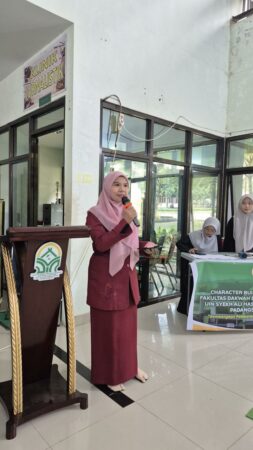 Dr. Juni Wati Sri Riski, S.Sos., M.A Bangun Kepedulian Lingkungan Mahasiswa Lewat Kegiatan Character Building