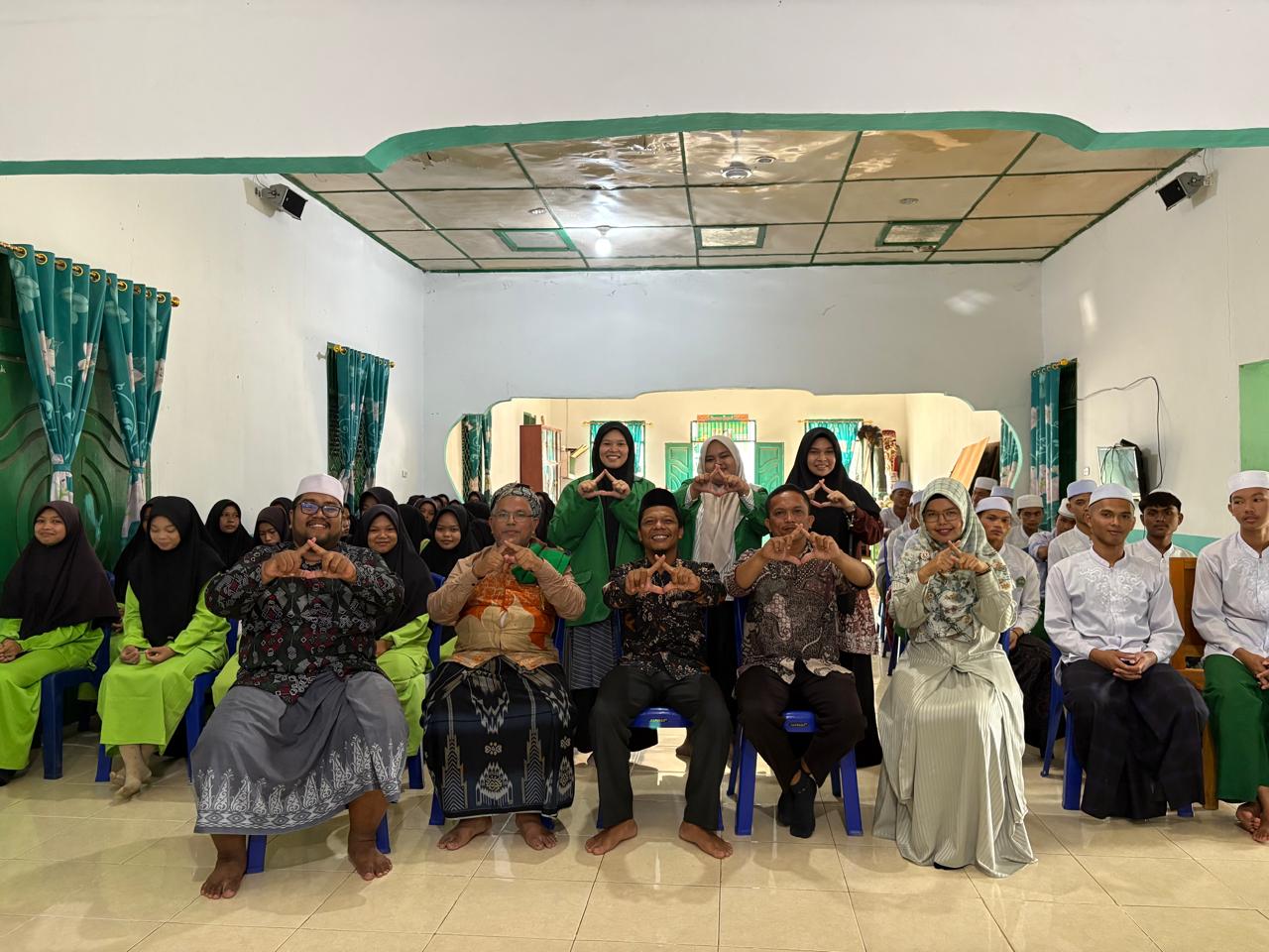 FDIK UIN Syahada Padangsidimpuan Gelar Goes to School di Ponpes Al-Hakimiyah Paringgonan