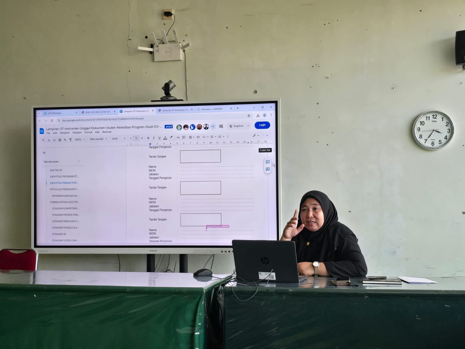 Dekan FDIK Pimpin Rapat Strategis Akreditasi, Targetkan Pertahankan Predikat Unggul Prodi KPI